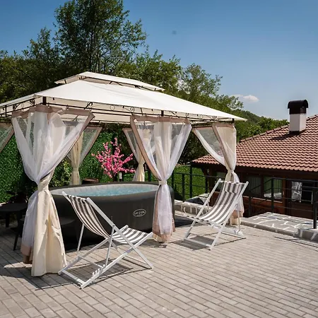 никол Case de vacanță *